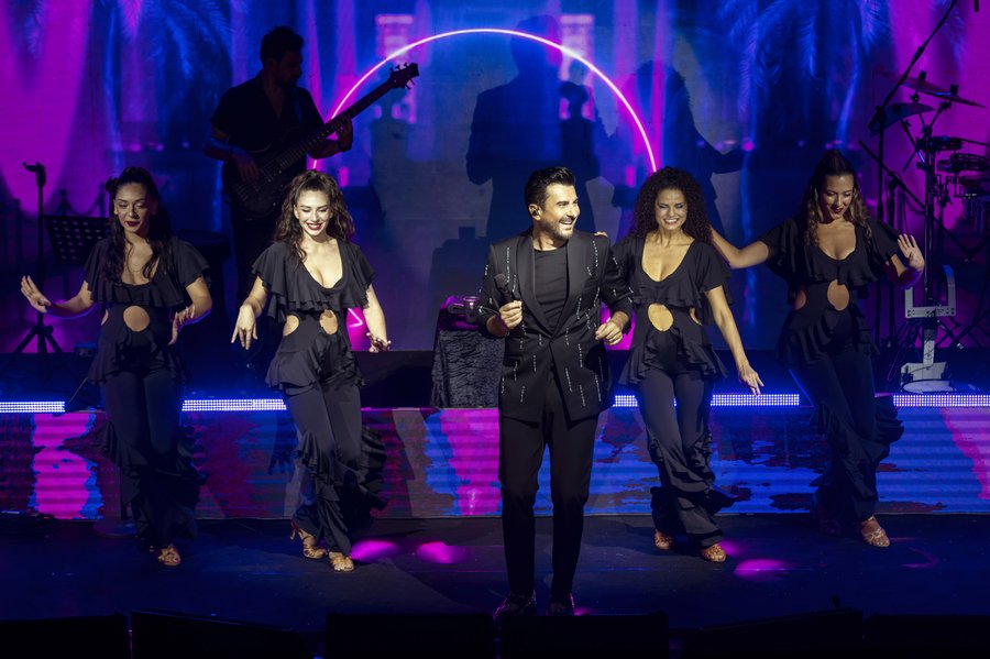 Gökhan Tepe sahne performansı